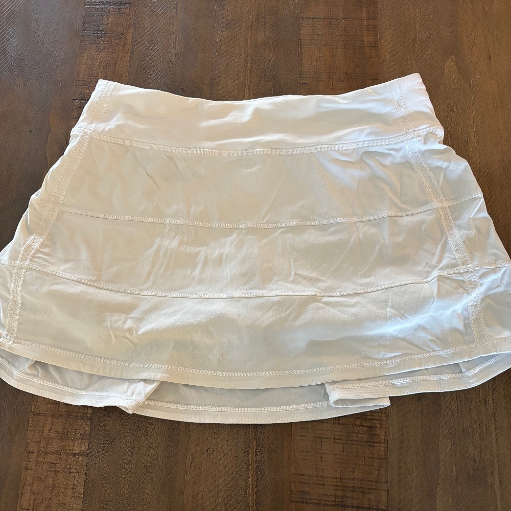 Womens White Lululemon Pace Rival Mid Rise skirt size 6.